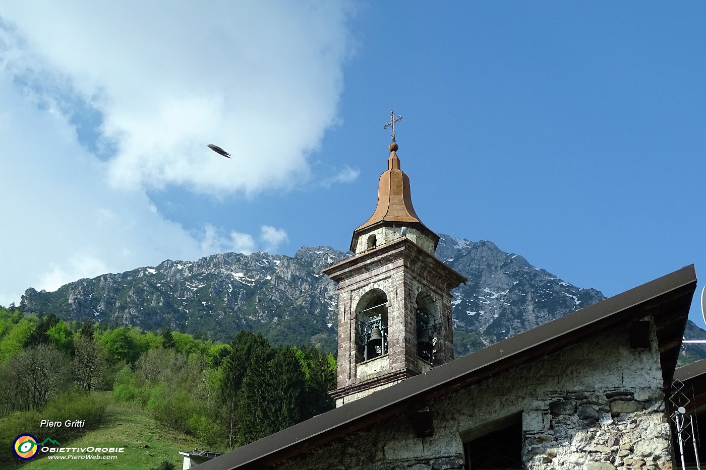 19 Oltre il campanile la Corna Grande.JPG